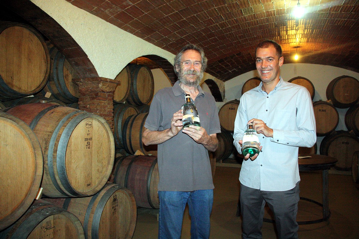 Volcanic és una nova ginebra, creada amb la base de la ratafia