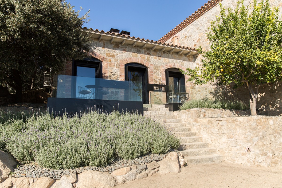 Masia Serra, a Cantallops: el celler empordanès que aposta per la llibertat creativa i la identitat pròpia més enllà de la DO.