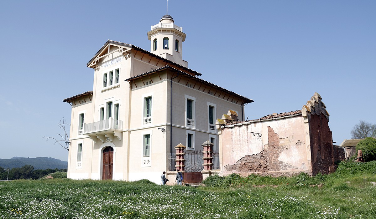 Exterior de la Torre Lluvià de Manresa on es plantaran les varietats autòctones de vinya