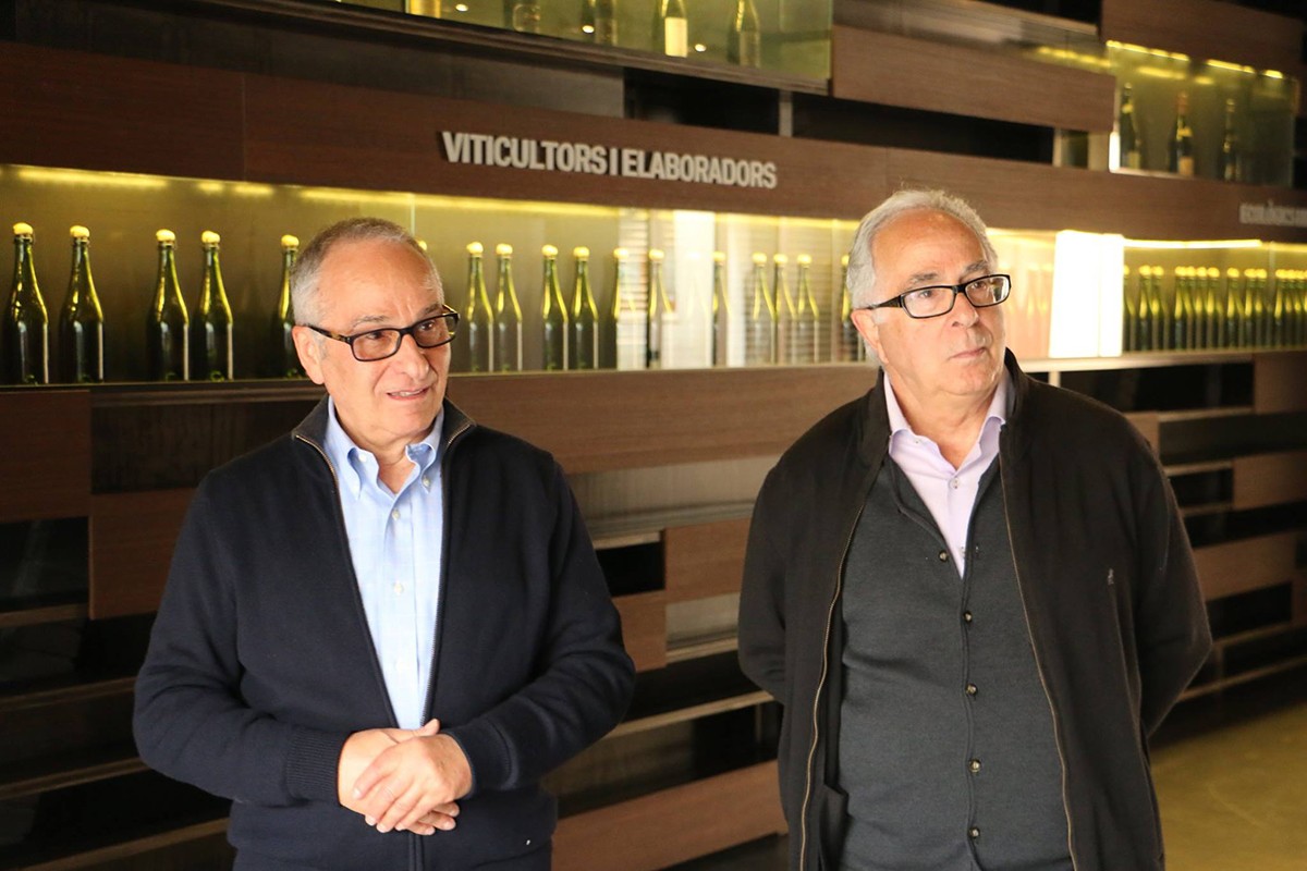 D'esquerra a dreta, Antoni i Josep Mata Casanovas