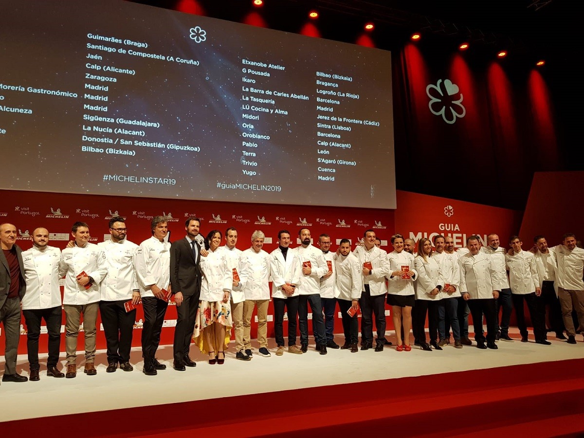 Foto de família dels nous restaurants que entren a la Guia Michelin.