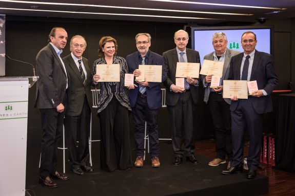 Foto de família dels guardonats amb els III Premis Torres & Earth.