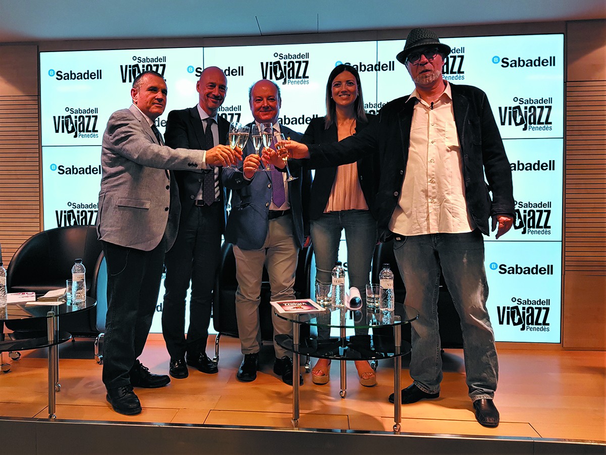 Pere Regull (alcalde de Vilafranca), Xavier Comerma (Banc Sabadell), Max Margalef (president Acadèmia Tastavins del Penedès), Maria Bassegoda (comunicació Acadèmia Tastavins del Penedès) i Pere Pons (director artístic del Vijazz)