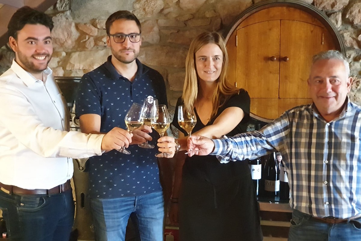 Brindis per la Festa de la Verema a la sala de tast del celler Solergibert, d’Artés