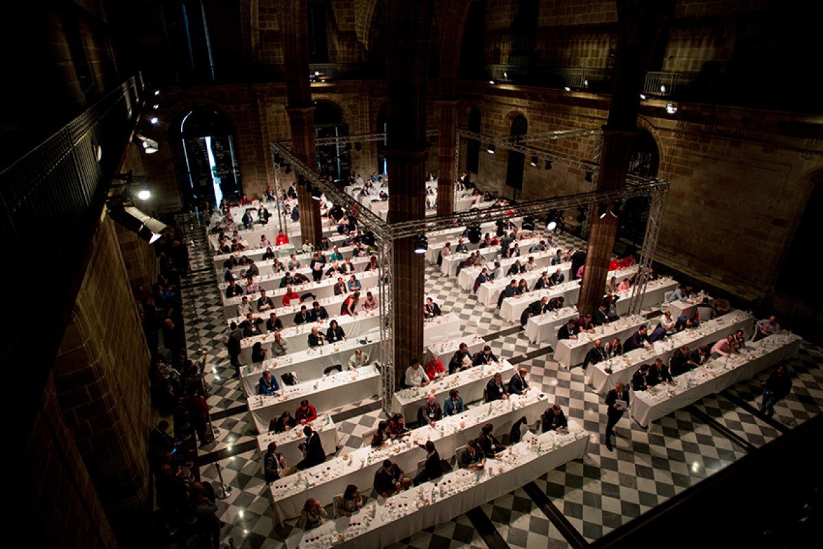 El concurs de tast per parelles es desenvolupa a la Llotja de Mar