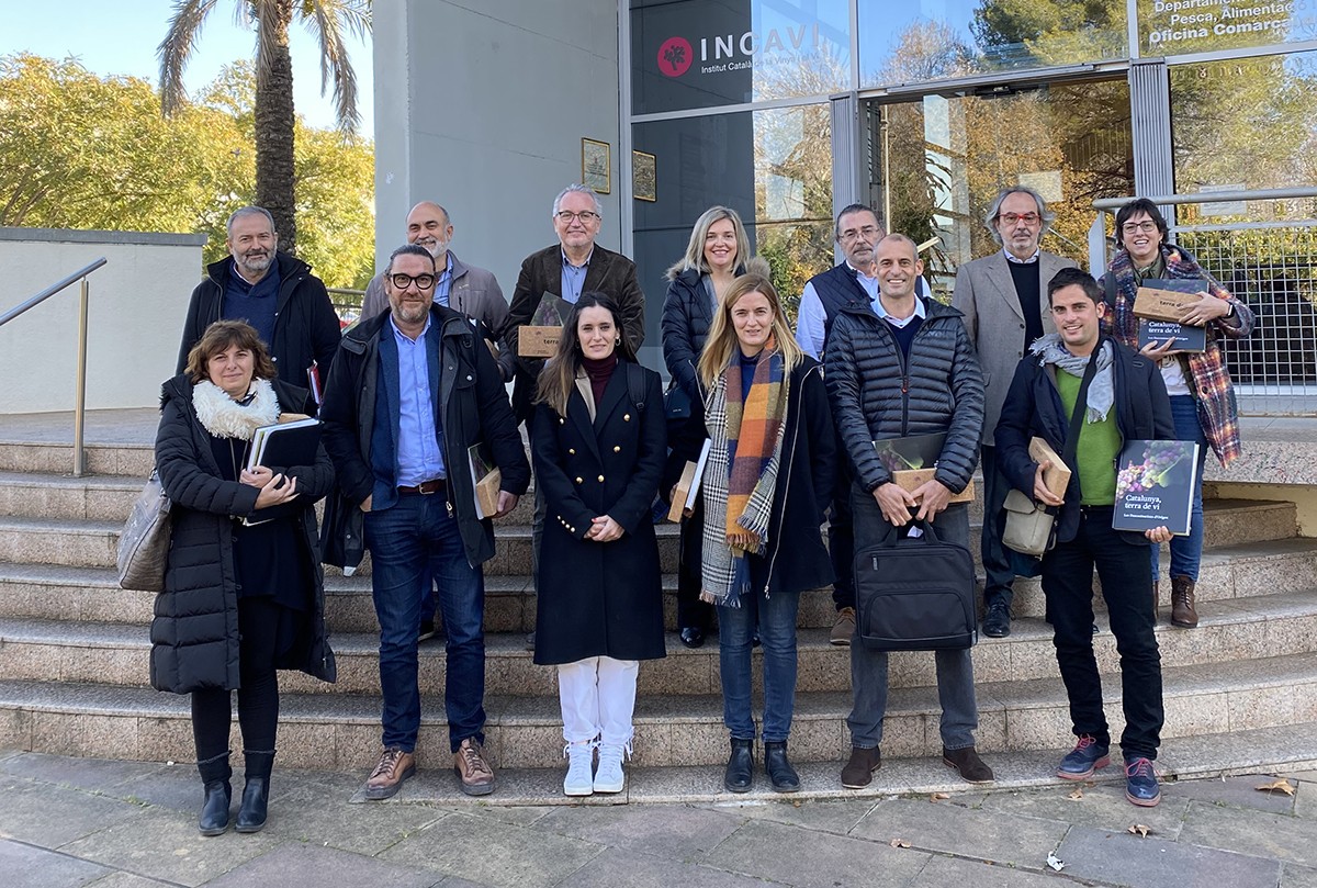 Representants de les denominacions d'origen amb la directora general de l'INCAVI, Alba Balcells