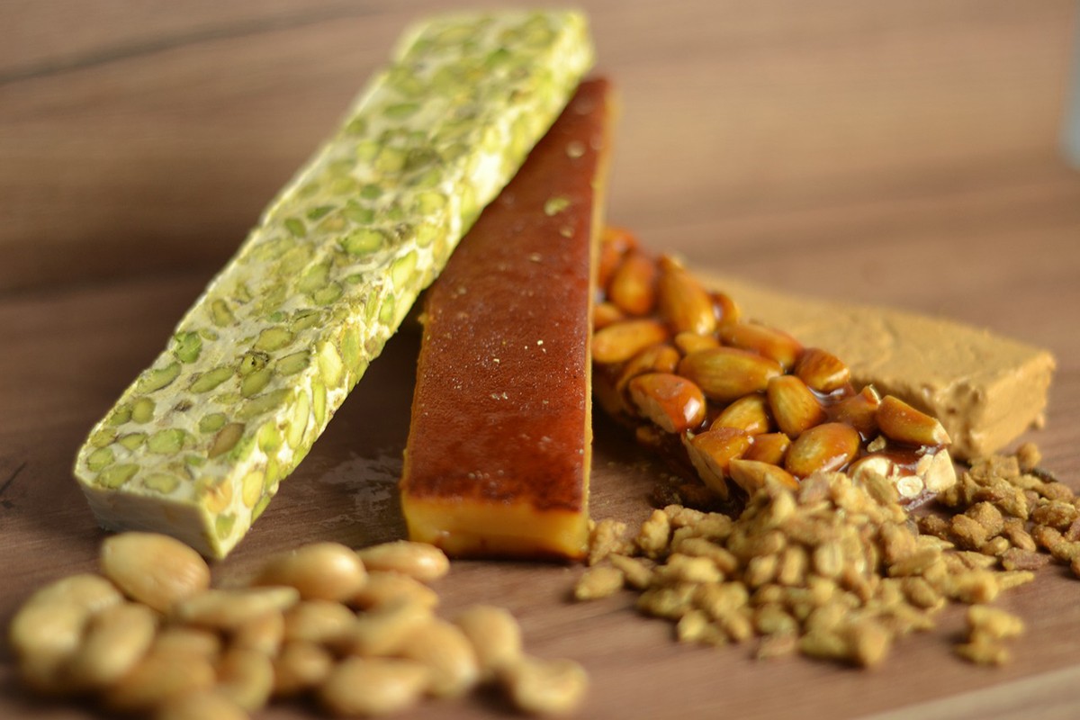 Els torrons, el massapà i les neules no han de faltar a la taula de Nadal, i els vins per acompanyar-les, tampoc