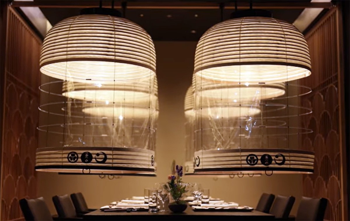 La taula, enllestida per menjar 