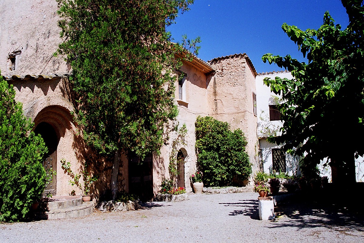 Finca amb jardí modernista de Rovellats a Sant Martí Sarroca