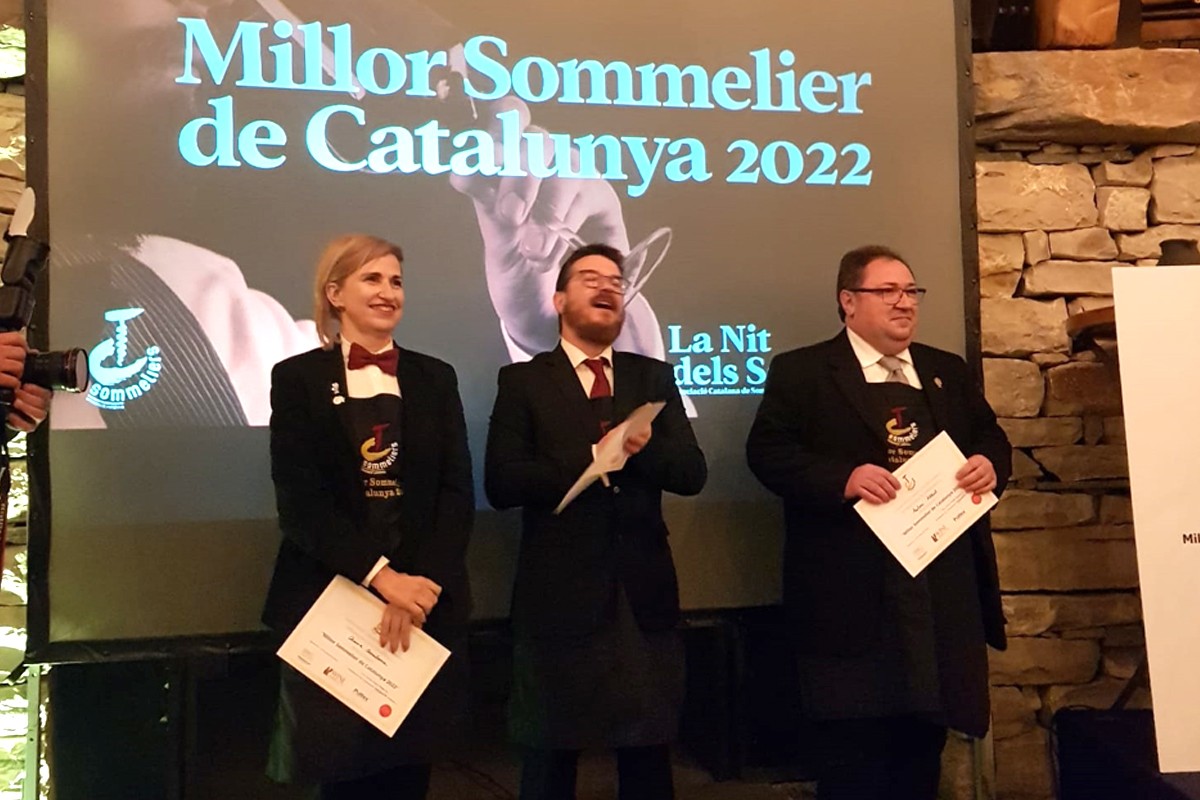 Anna Casabona, en segona posició, al mig Ton Colet, el guanyador, i Toni Albiol en tercera posició.