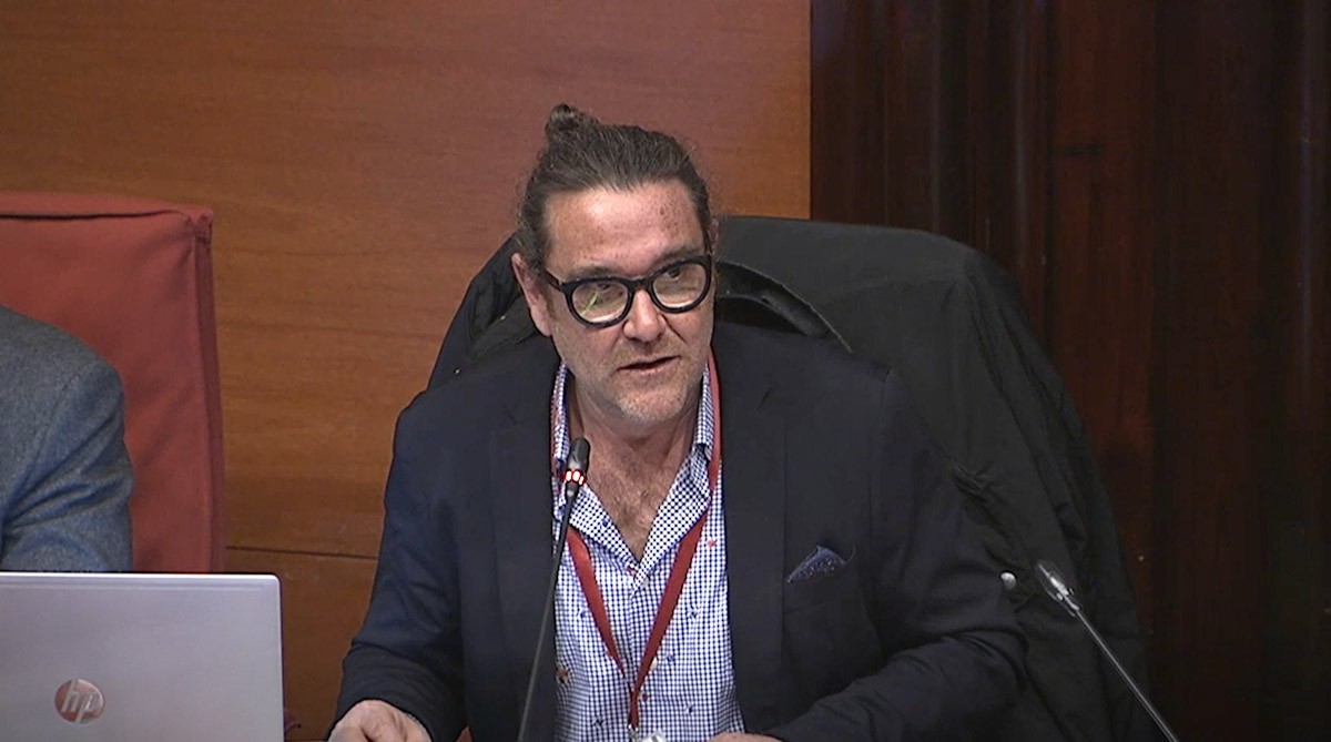 El president de la DO Terra Alta, Joan Arrufi, durant la seua intervenció a la Comissió d'Agricultura, Ramaderia, Pesca, Alimentació i Món Rural al Parlament  