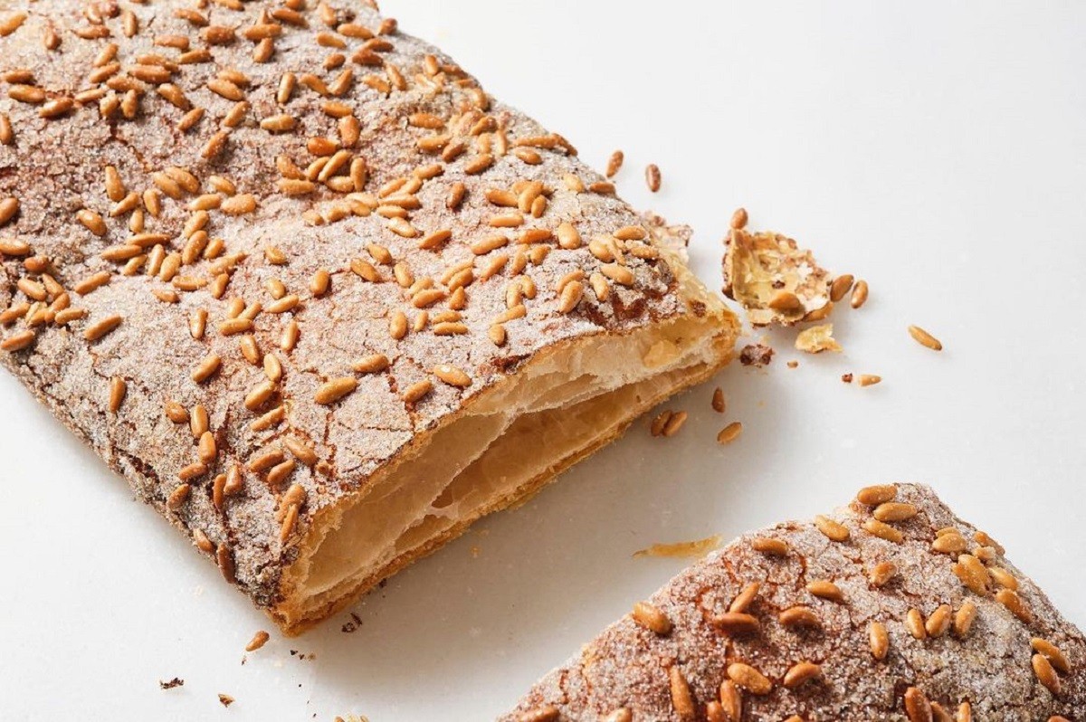 Coca de llardons de la passtisseria Hofmann