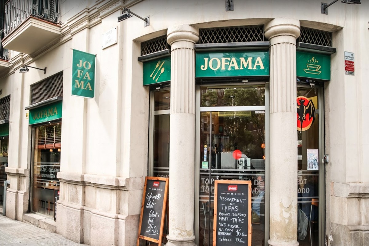 El bar Jofama, a la Dreta de l'Eixample, abaixa les persianes per sempre