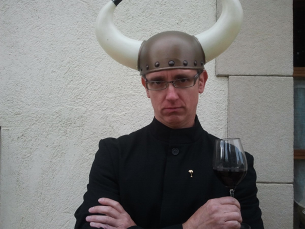 Fotografia d’un sumiller Biodinàmic (amb les típiques banyes de vaca biodinàmiques)