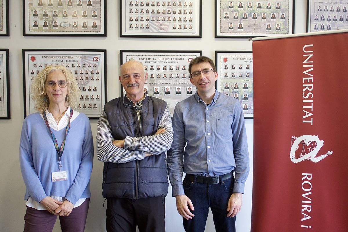 Miriam Lampreave, professora del Grup de Viticultura, Francesc Suriol, president de Terradinàmica i Manuel Suárez, degà de la facultat d'Enologia