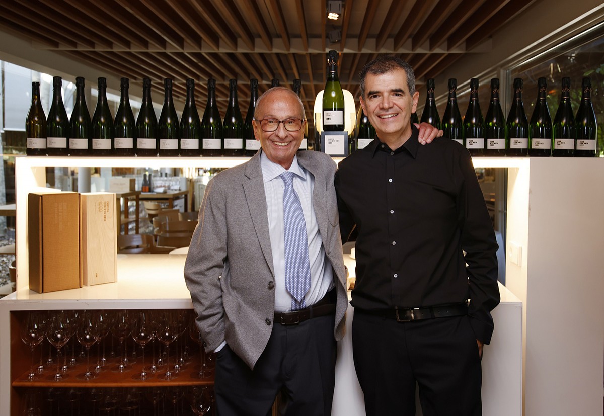 La segona i tercera generació de Recaredo, Ton Mata pare i fill, amb el Turó d'en Mota