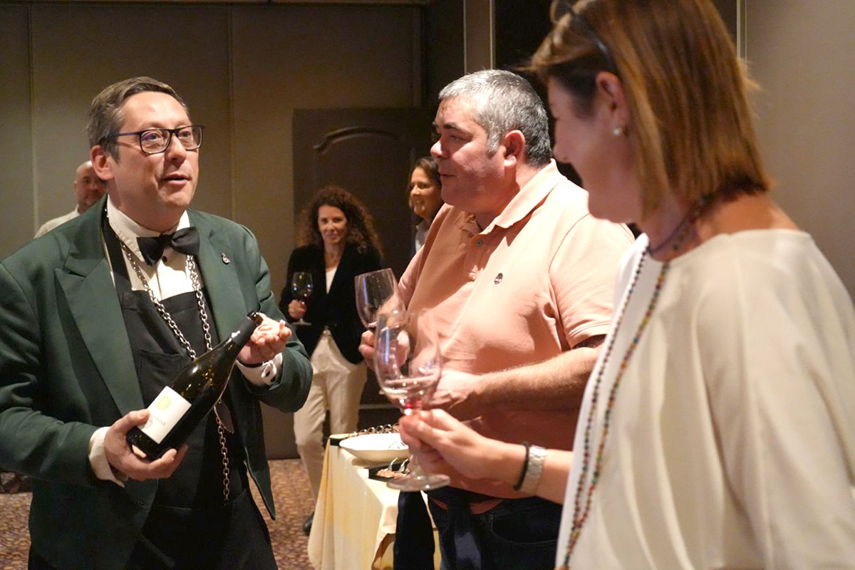 José Martinez, sommelier del Via Veneto, amb Laurent Corrio i Irene Alemany