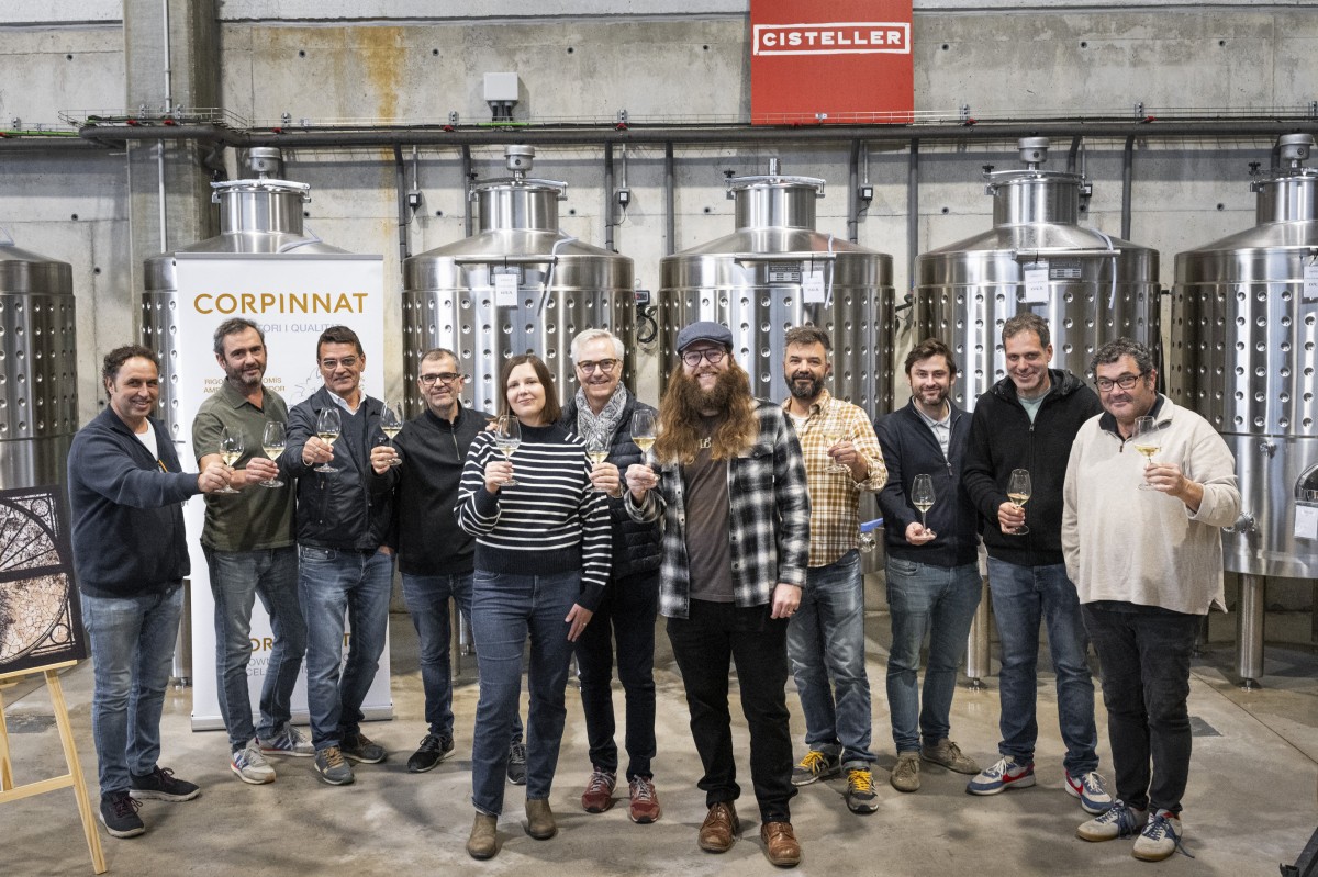 Jessica Madigan i Sergi Canals, dos enòlegs que van fundar el celler Cisteller el 2022