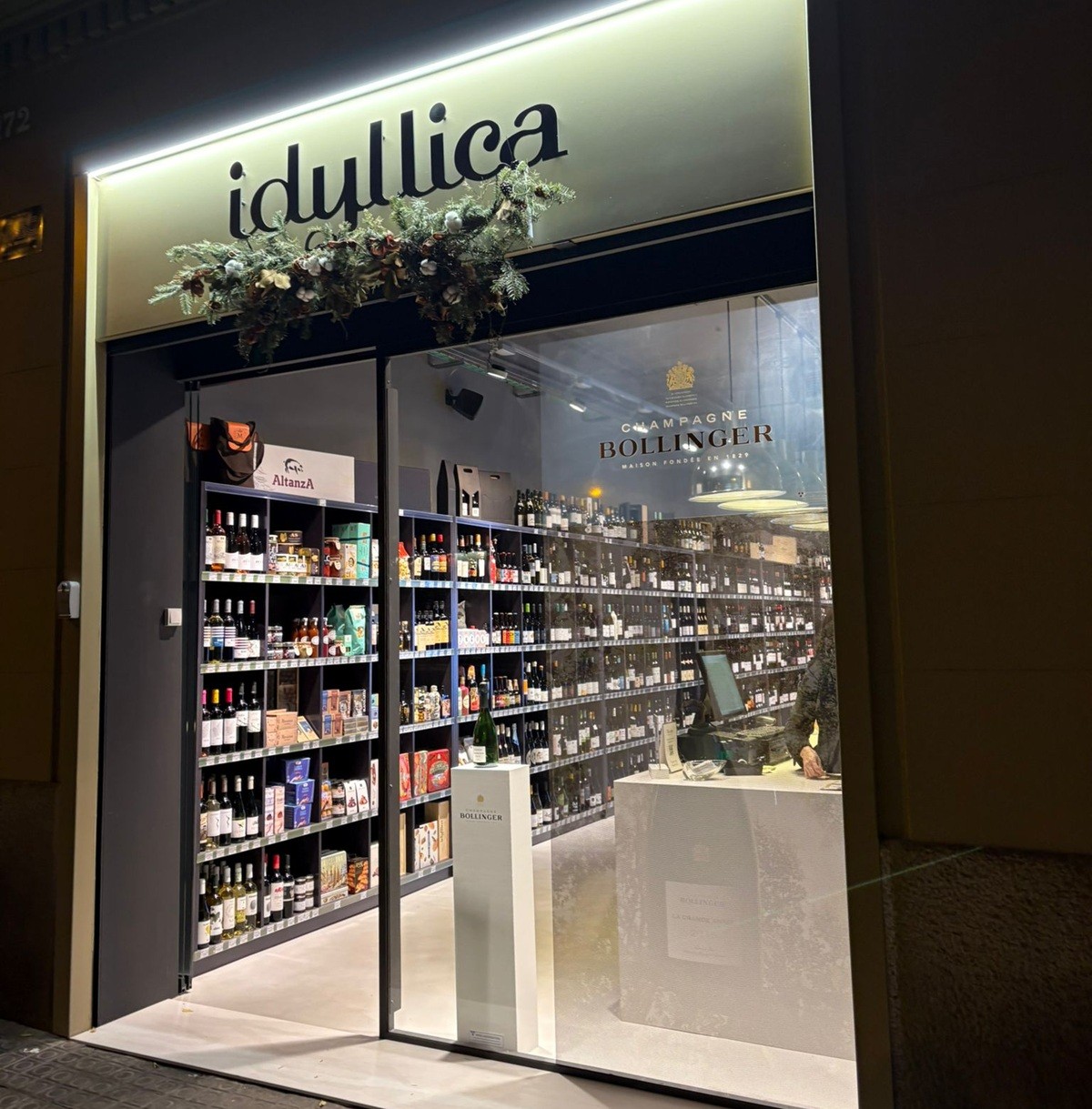 Nova botiga Idyllica al carrer Bruc, un espai dissenyat per oferir una bona experiència als amants del vi.