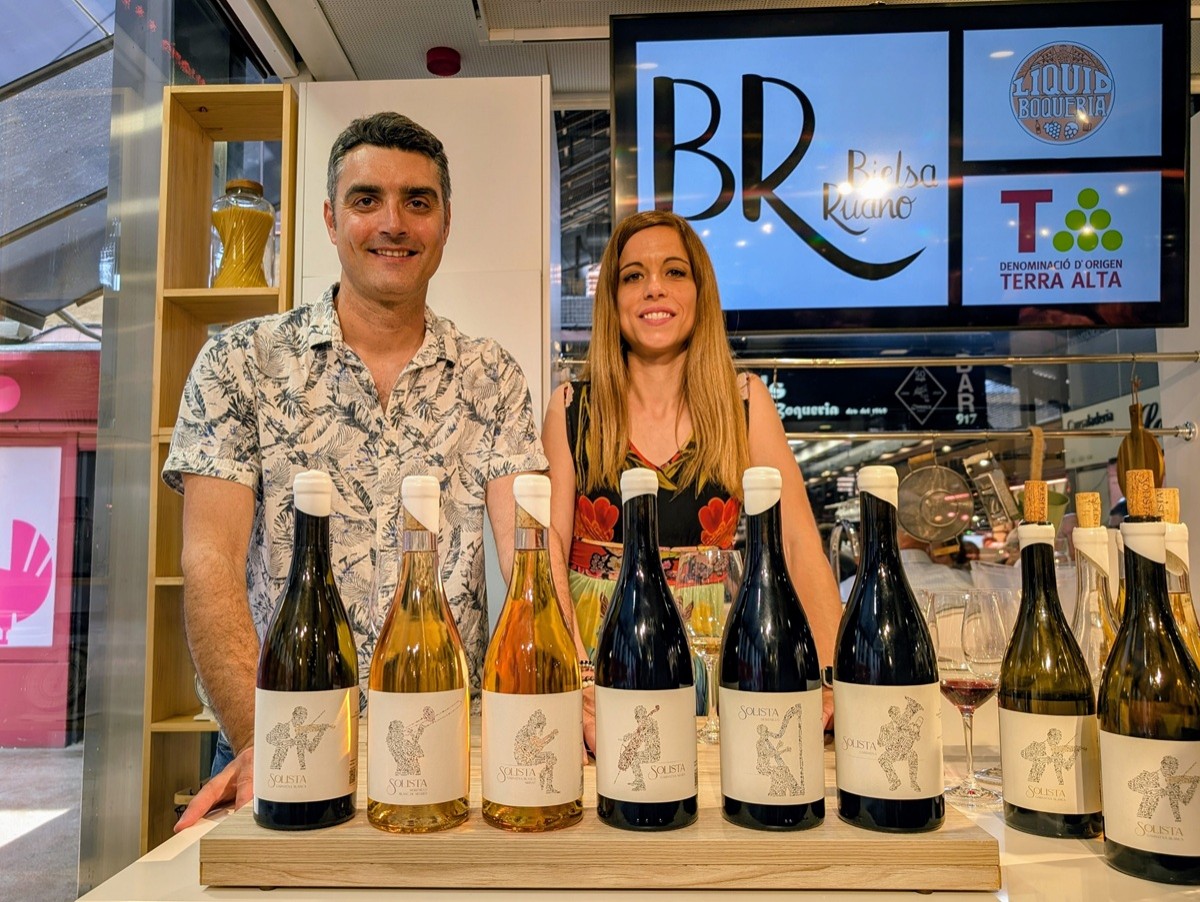 Joaquim Bielsa i Estefania Ruano amb els vins de la gamma Solista