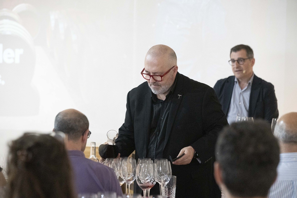 Enric Santisteban és sommelier i està al capdavant de l’àrea de vins i de la Taverna del Vinseum.