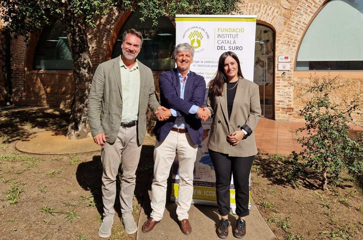 Albert Hereu, director sortint, Joan J. Puig, president i Alba Balcells, la nova directora. 