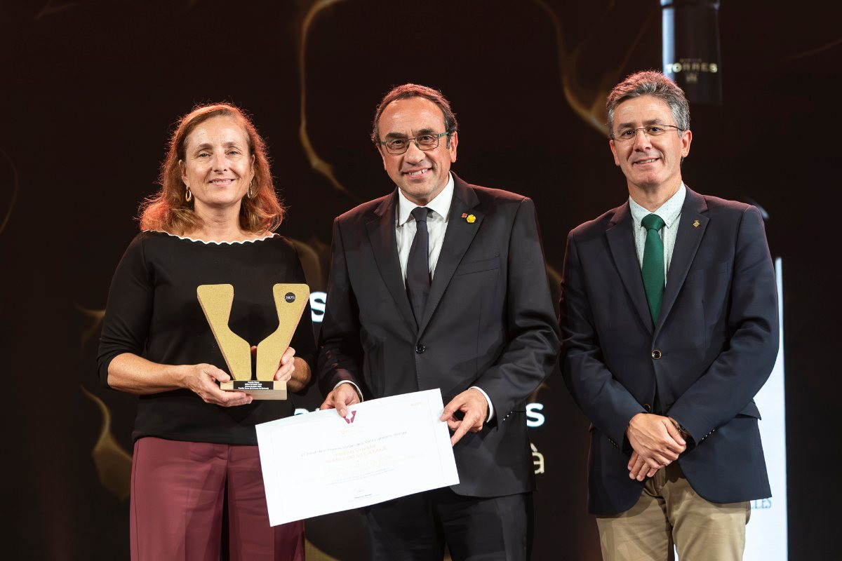 Mireia Torres, directora d’Innovació i coneixement de Família Torres; Josep Rull, president del Parlament de Catalunya; i Francisco Romero, alcalde de Vilafranca del Penedès.