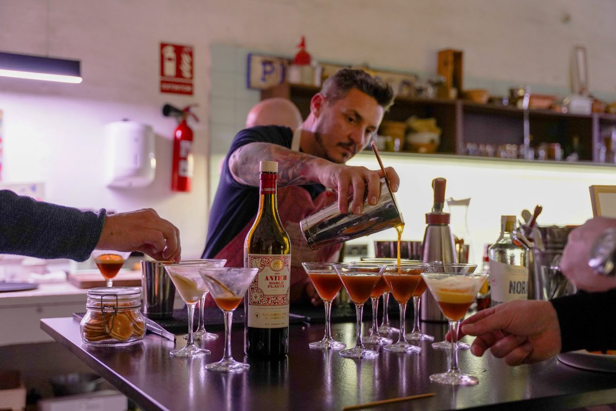 Gerard Ruiz va fer un còctel amb vermut creat especialment per a l’ocasió.