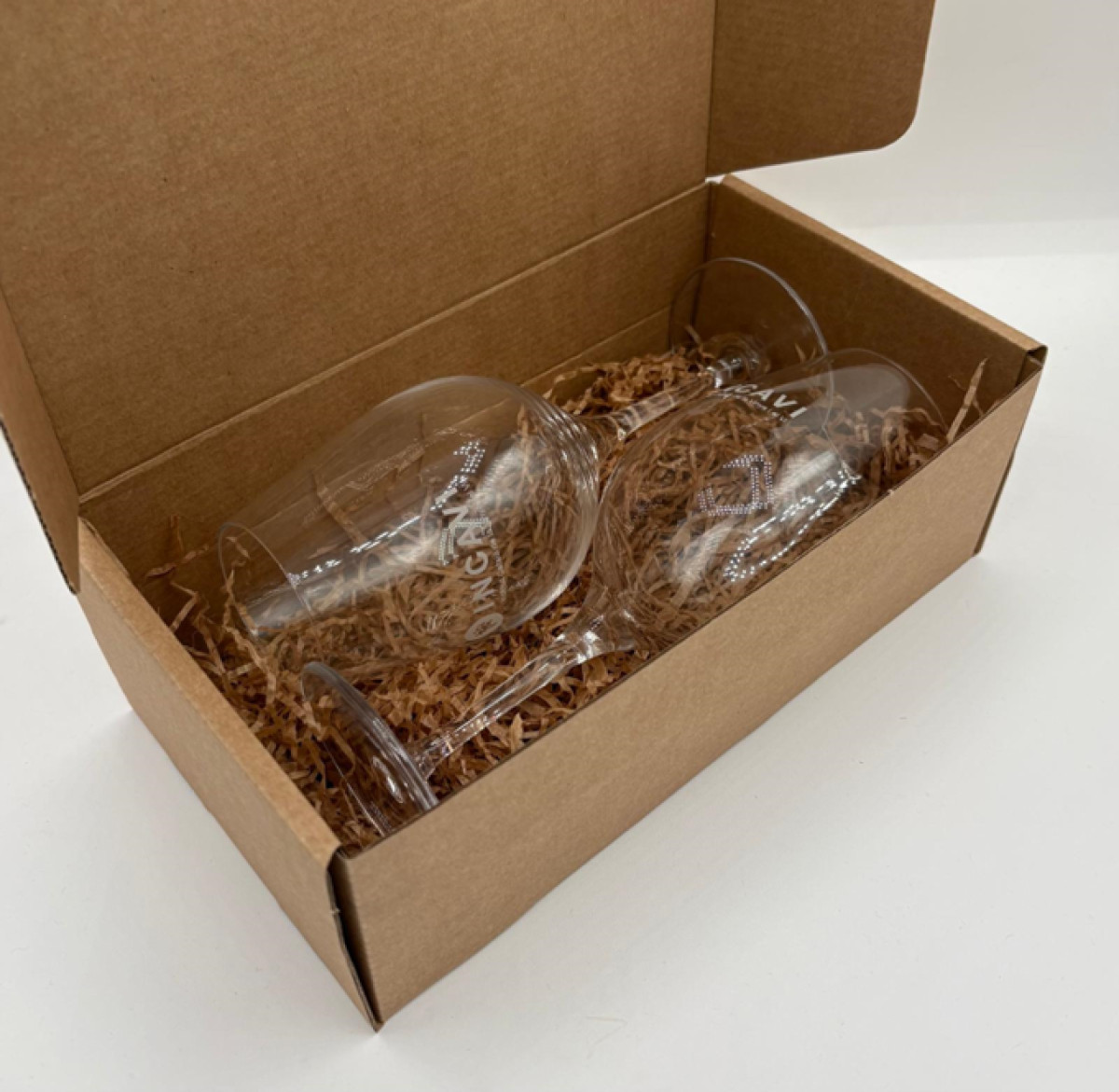 El regal per als consumidors que comprin quatre ampolles de dues denominacions d'origen catalanes són dues copes de tast