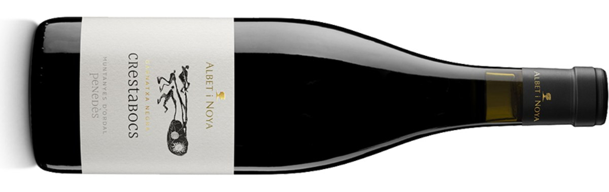 Ampolla de Crestabocs 2023, el primer monovarietal de garnatxa negra d’Albet i Noya, elaborat a partir de la vinya de la Botera, a les Muntanyes d’Ordal (Penedès), amb una vinificació pensada per expressar el paisatge i el caràcter del territori.