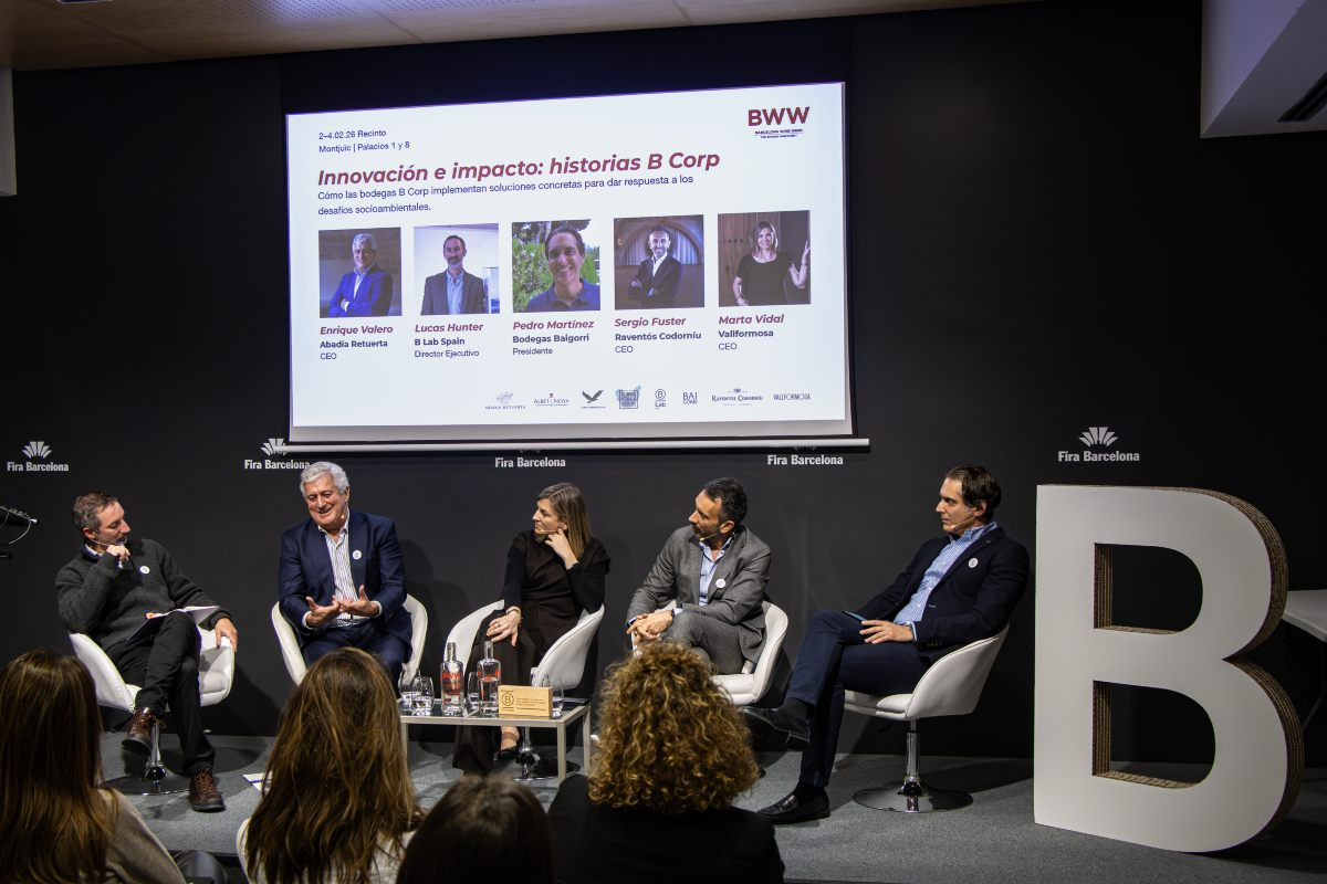 Participants a la taula rodona “Innovació i impacte: històries B Corp”, celebrada a la Barcelona Wine Week.