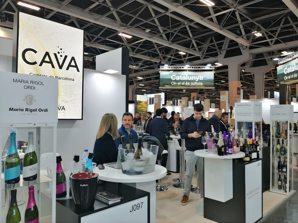 L’espai d’AECAVA a Wine Paris ha reunit per primera vegada catorze elaboradors de cava davant del públic professional internacional.