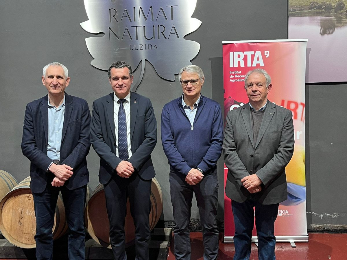Representants de l’IRTA, del Govern i de Raimat durant l’acte de celebració dels 25 anys de col·laboració.